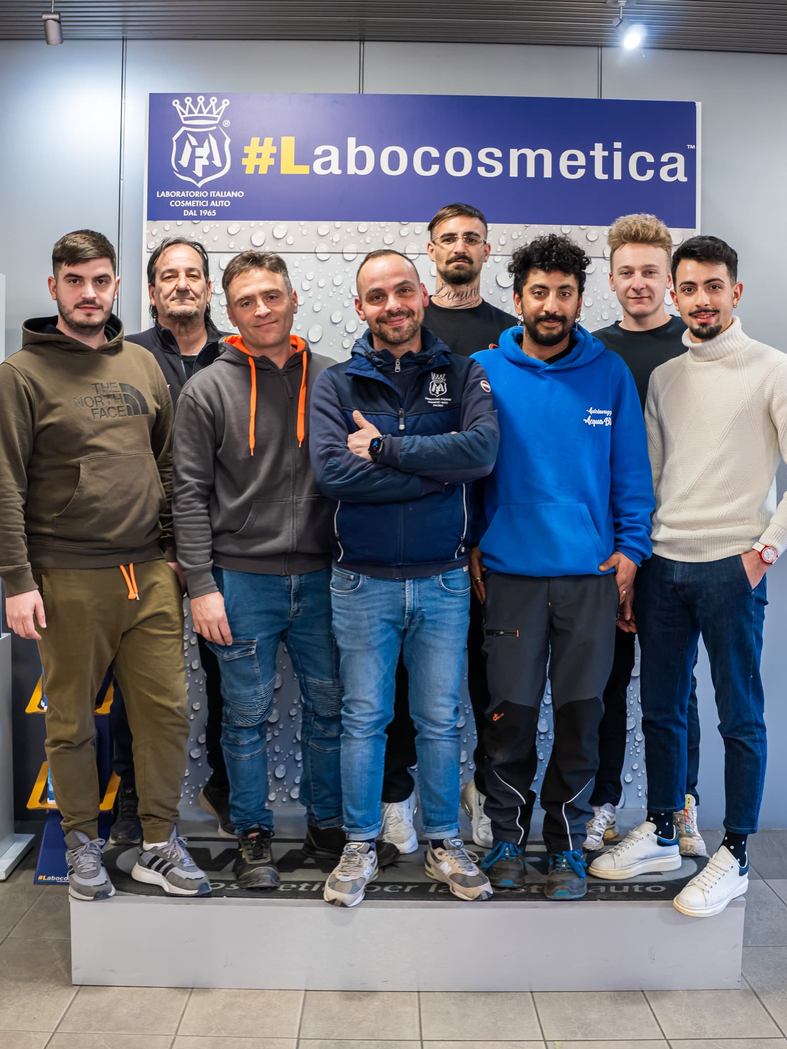 Studenti durante corso pratico car detailing MA-FRA